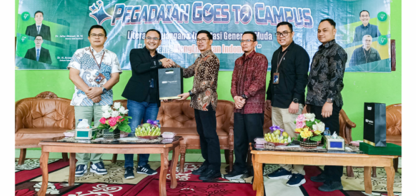 Serah Terima Cindera Mata dari Pegadaian ke Fakultas Syariah IAIN Kerinci