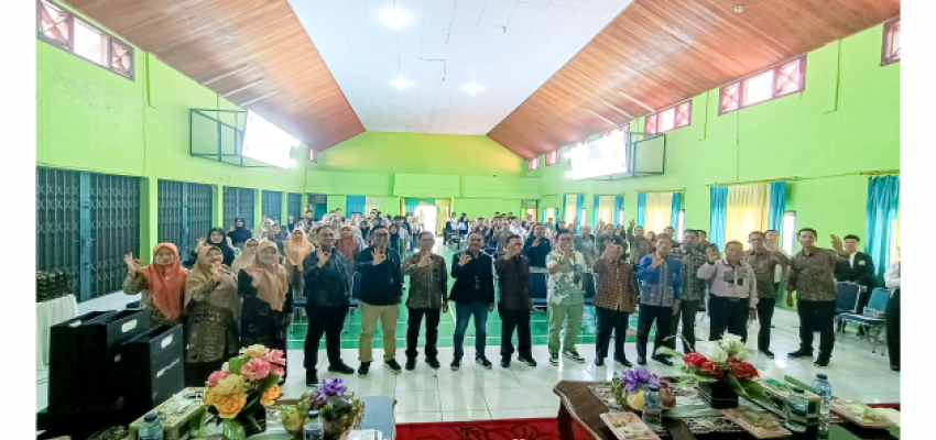 Foto Bersama Wakil Rektor III, Civitas Akademik Fakultas Syariah dan Mahasiswa