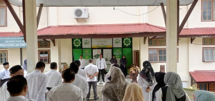 Wakil Dekan I Syariah Tekankan Disiplin sebagai Habit dalam Apel Pagi