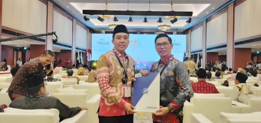 Dekan Fakultas Syariah Dampingi Rektor IAIN Kerinci Teken MoU dengan PERADI Profesional